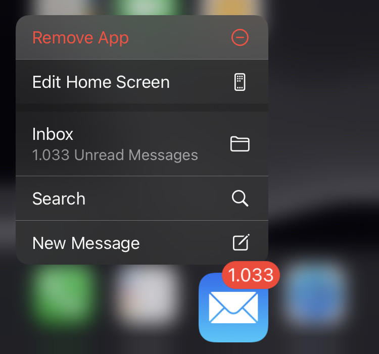 Select “Remove App” from the context menu to uninstall Mail from iPhone